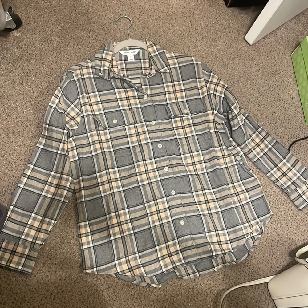 Grey and beige boyfriend fit Old Navy flannel